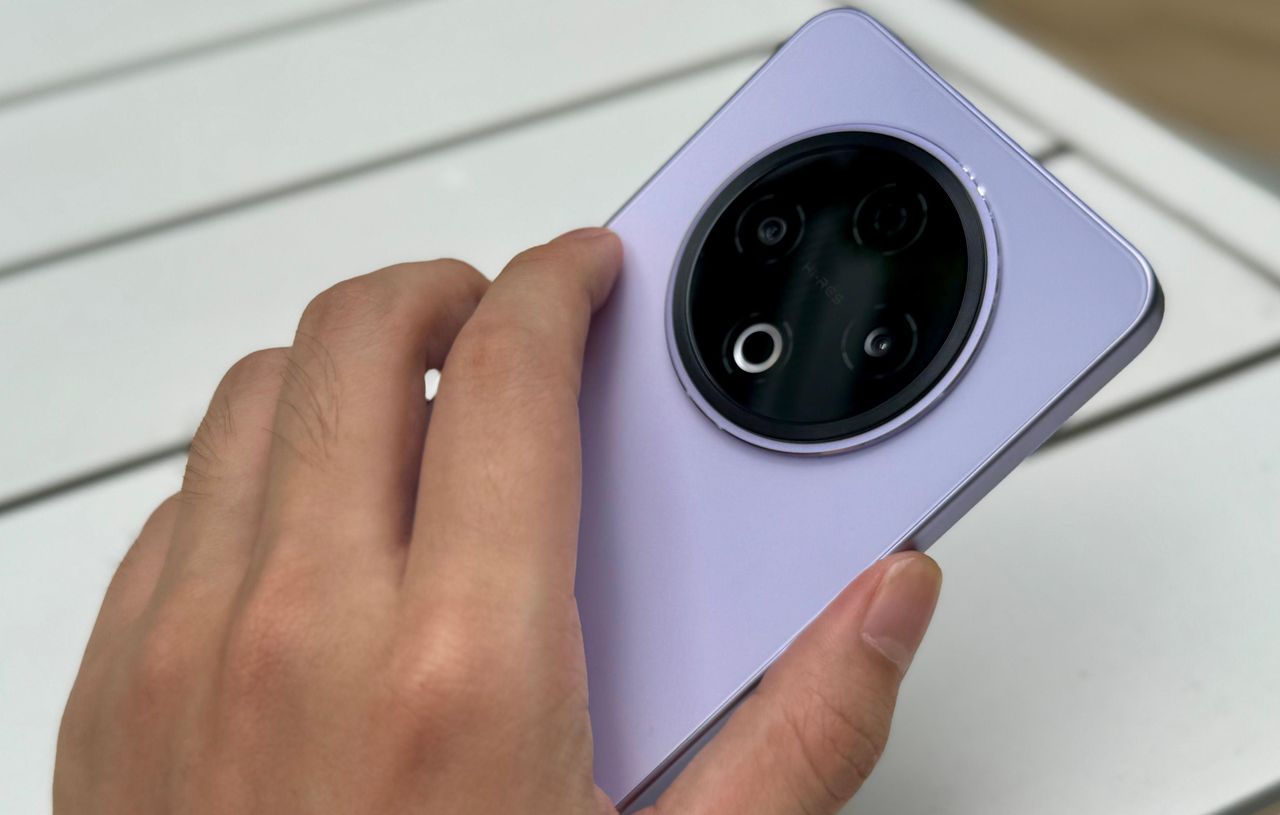 vivo Y500太犀利了!续航、信号优势强,但也有明显短板