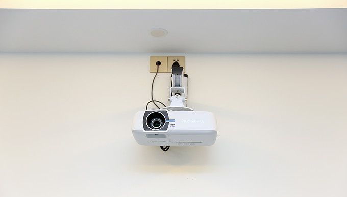 看我一部iPhone的钱组建一套110寸家庭影院