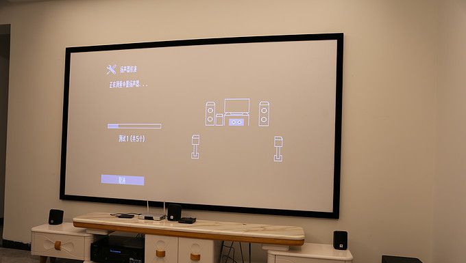 看我一部iPhone的钱组建一套110寸家庭影院