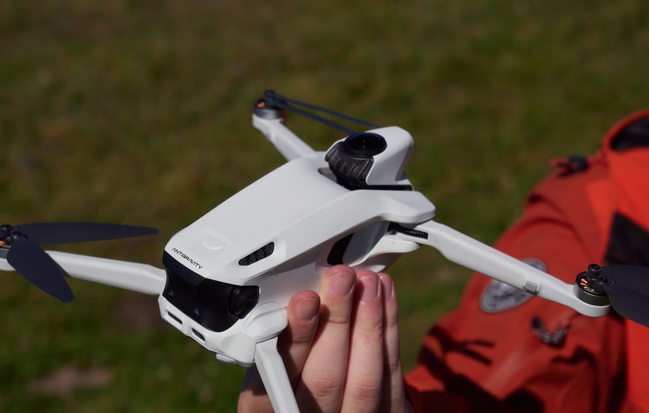 影翎Antigravity A1首发评测:飞行精准,避障灵活,玩法拉满了