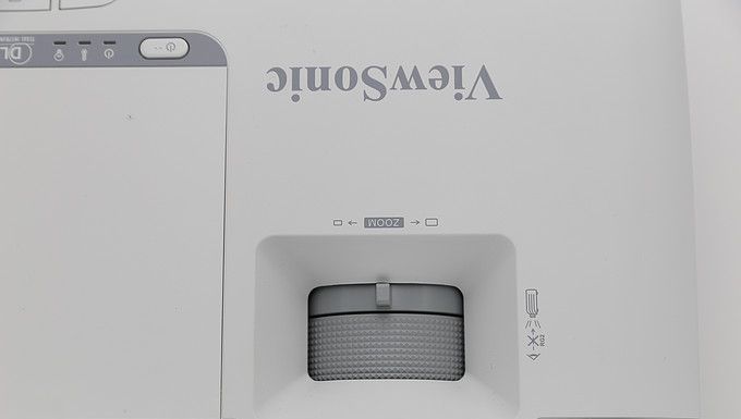 看我一部iPhone的钱组建一套110寸家庭影院