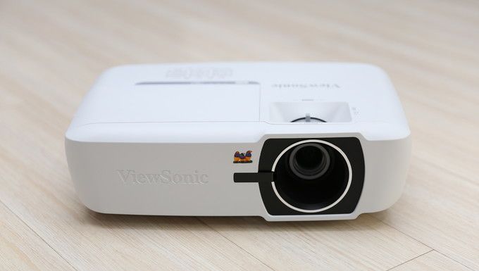 看我一部iPhone的钱组建一套110寸家庭影院