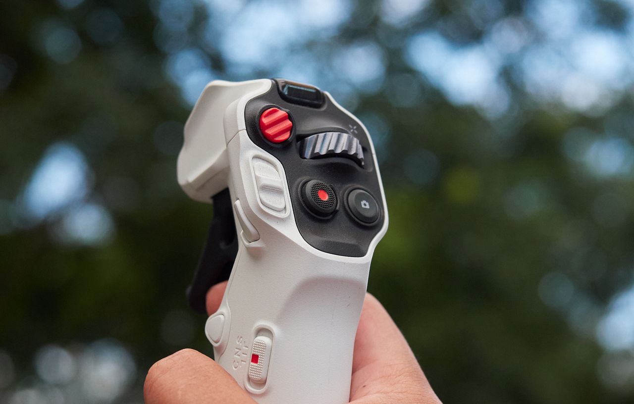 影翎Antigravity A1首发评测:飞行精准,避障灵活,玩法拉满了