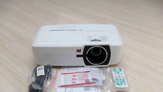 看我一部iPhone的钱组建一套110寸家庭影院