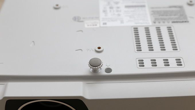 看我一部iPhone的钱组建一套110寸家庭影院