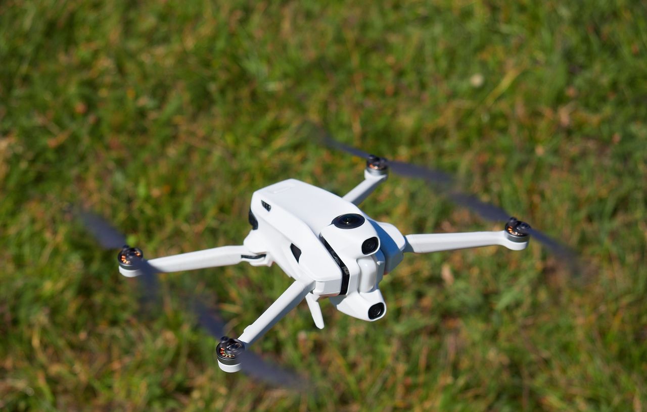 影翎Antigravity A1首发评测:飞行精准,避障灵活,玩法拉满了