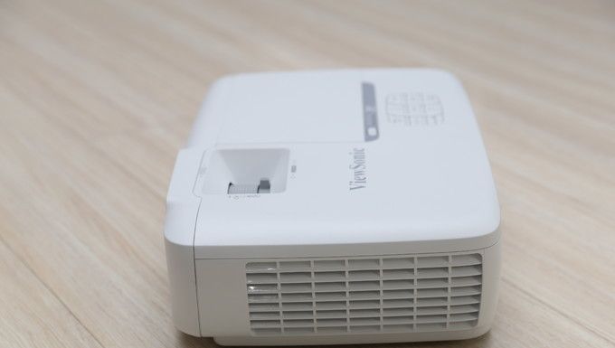 看我一部iPhone的钱组建一套110寸家庭影院