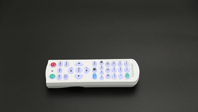 看我一部iPhone的钱组建一套110寸家庭影院