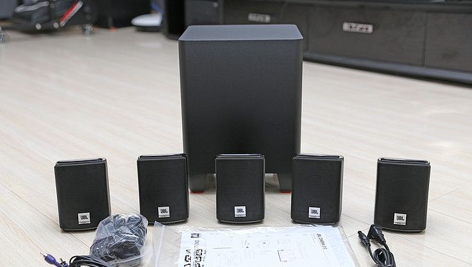 看我一部iPhone的钱组建一套110寸家庭影院