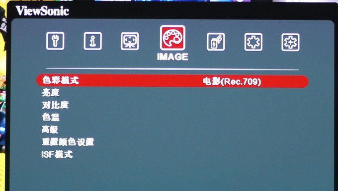 看我一部iPhone的钱组建一套110寸家庭影院