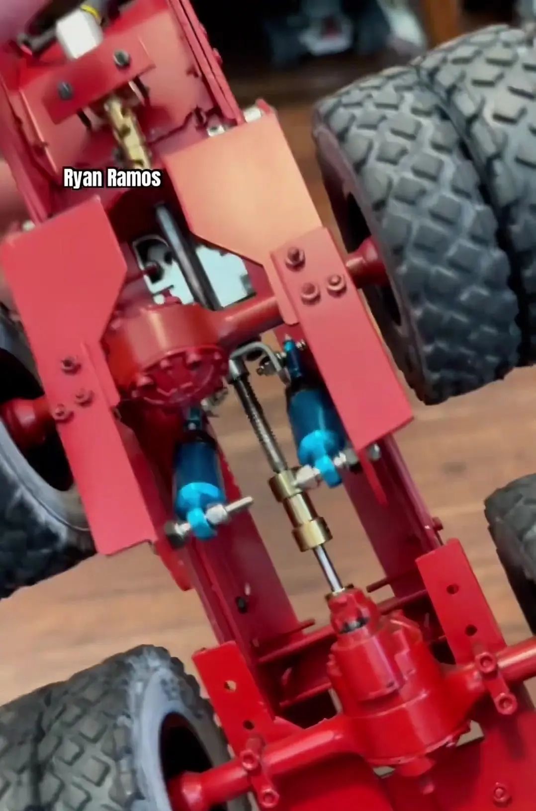 遥控重卡拖挂模型,娃能玩整天!