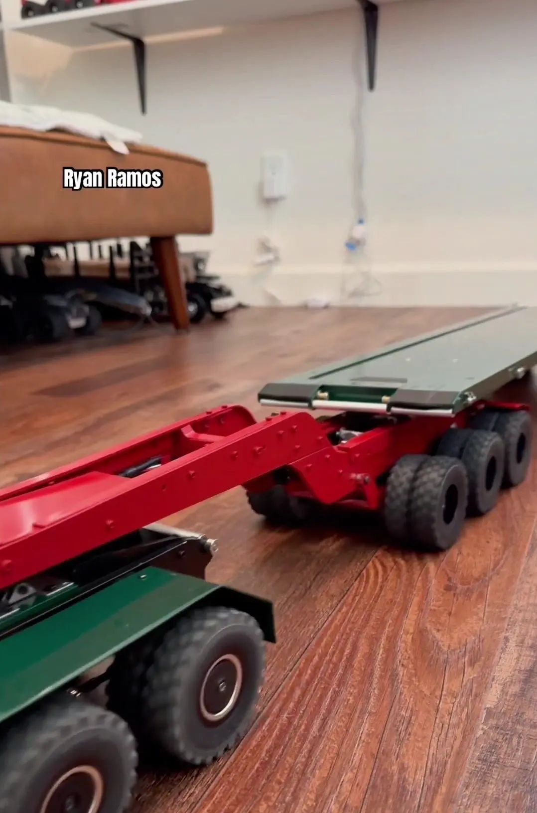 遥控重卡拖挂模型,娃能玩整天!