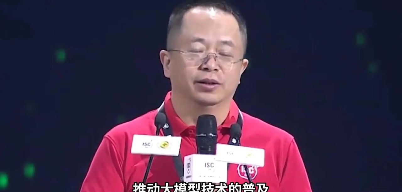 国产AI发展迅猛，已跻身全球领先行业