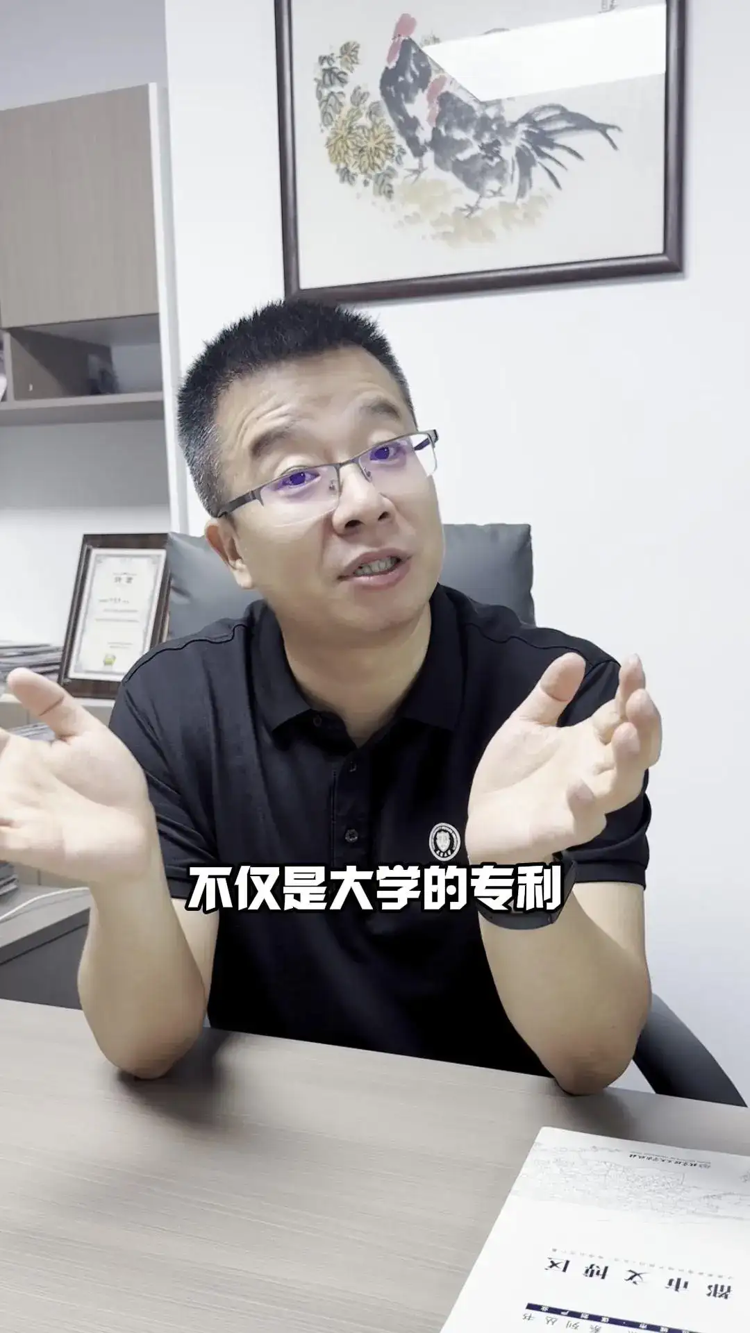 AI教育新时代：清华引领，多方共进！1.清华大学全校引入AI，新生配AI学伴，开展众多AI课程及教学试点