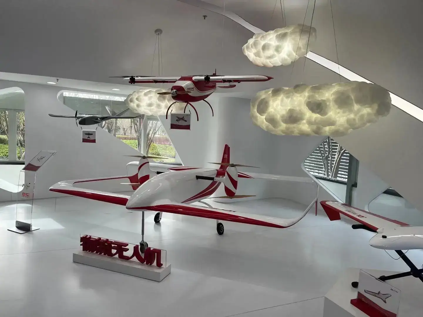 京东收银AI一体称重磅隆重上市啦！ 利用Al技术精准识别商品，实现智能识别称重、标签打印、收银，轻松三步，一气成，无需繁琐操作