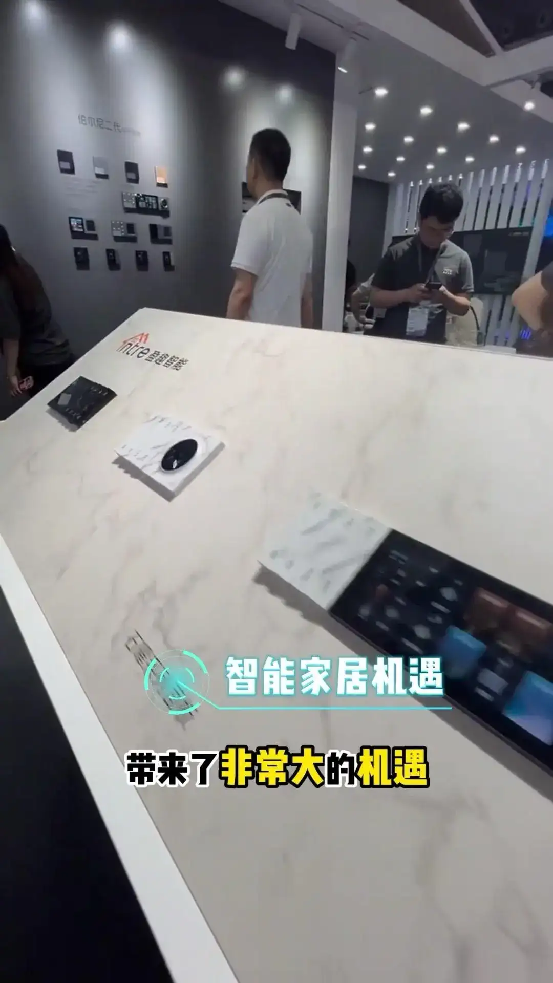 DeepSeek遇上全屋智能：智能生活的超级进化 要是钢铁侠里面的贾维斯出现在我们家里，那我们生活到底会有多酷呢？随着DeepAI这种软件与我们智能家居深度结合，未来一定会给我们生活带来翻天覆地的变化