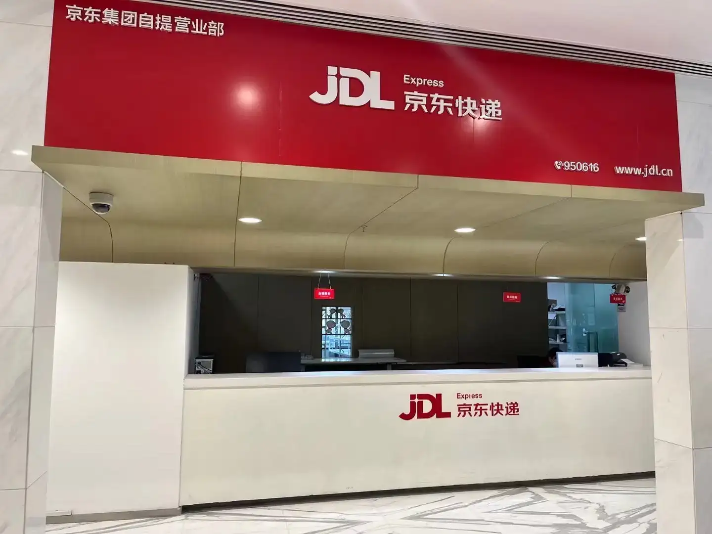 京东收银AI一体称重磅隆重上市啦！ 利用Al技术精准识别商品，实现智能识别称重、标签打印、收银，轻松三步，一气成，无需繁琐操作