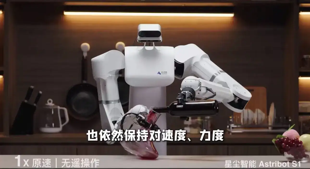 腾讯机器人实验室刚亮相AI人形机器人S1