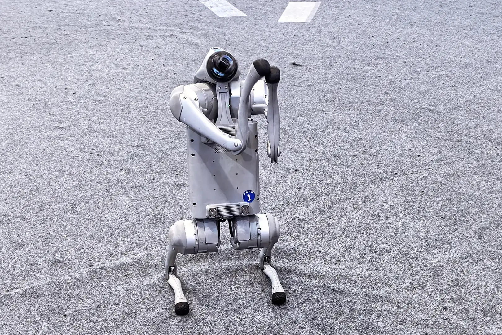 山西文博会科技与文化碰撞！握手宇树机器人