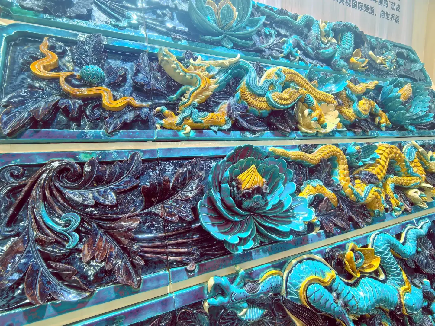 山西文博会科技与文化碰撞！握手宇树机器人