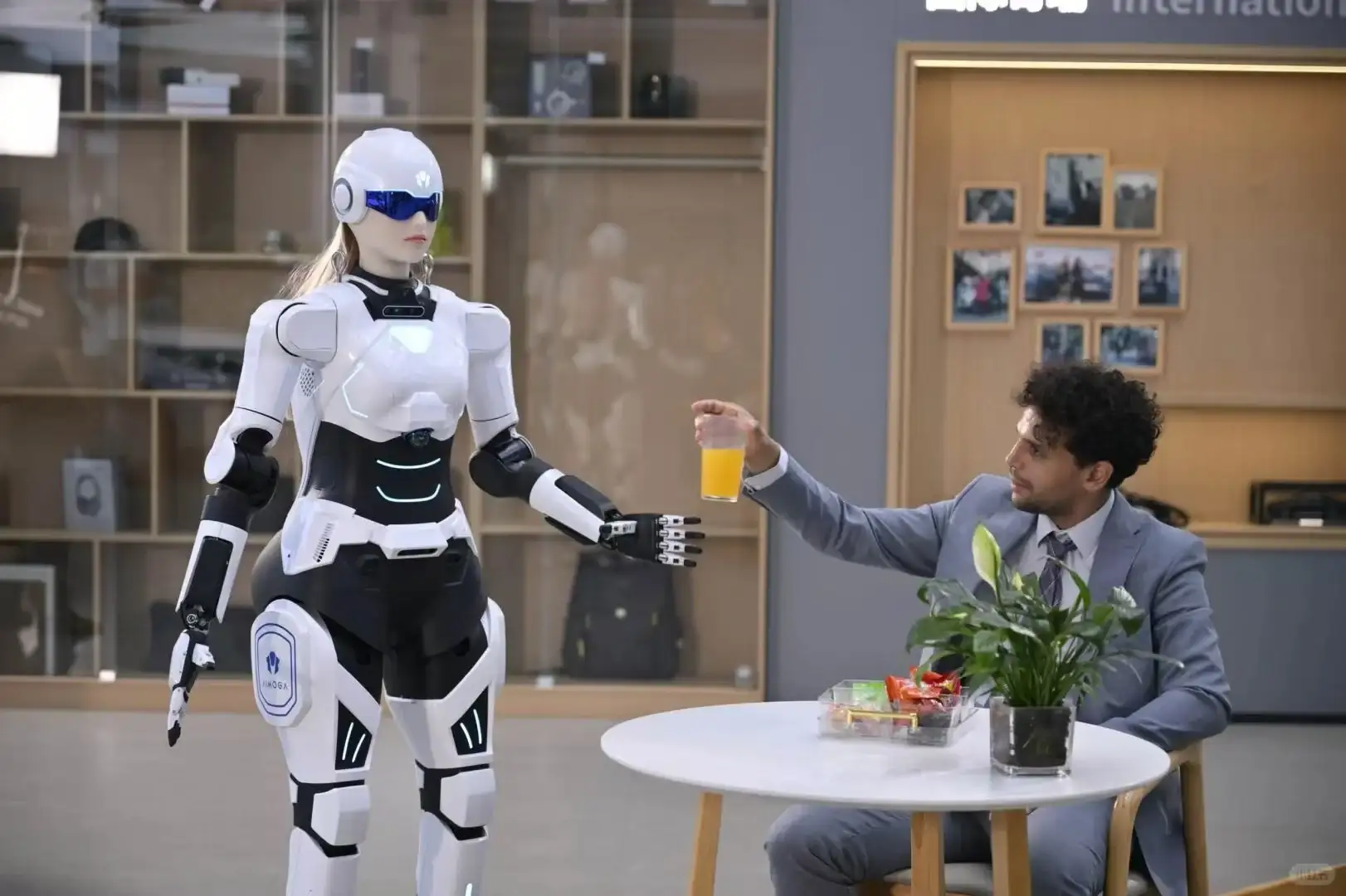 未来已来：探秘墨甲机器人的智能世界