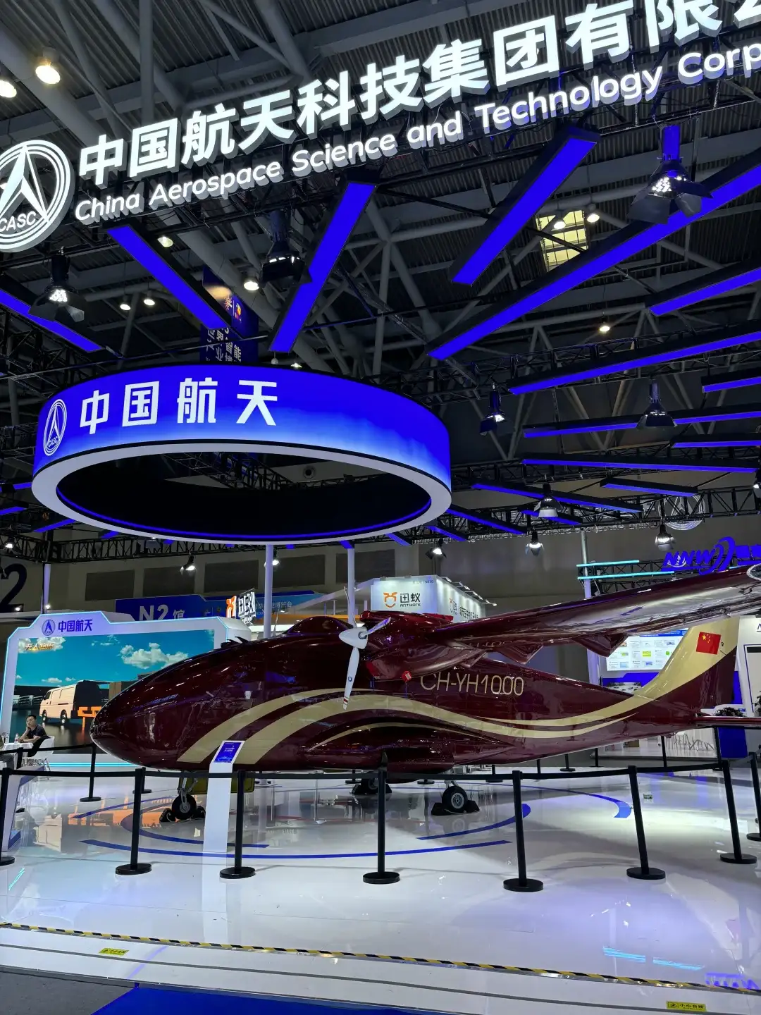 这个展会的机器人太可爱了！