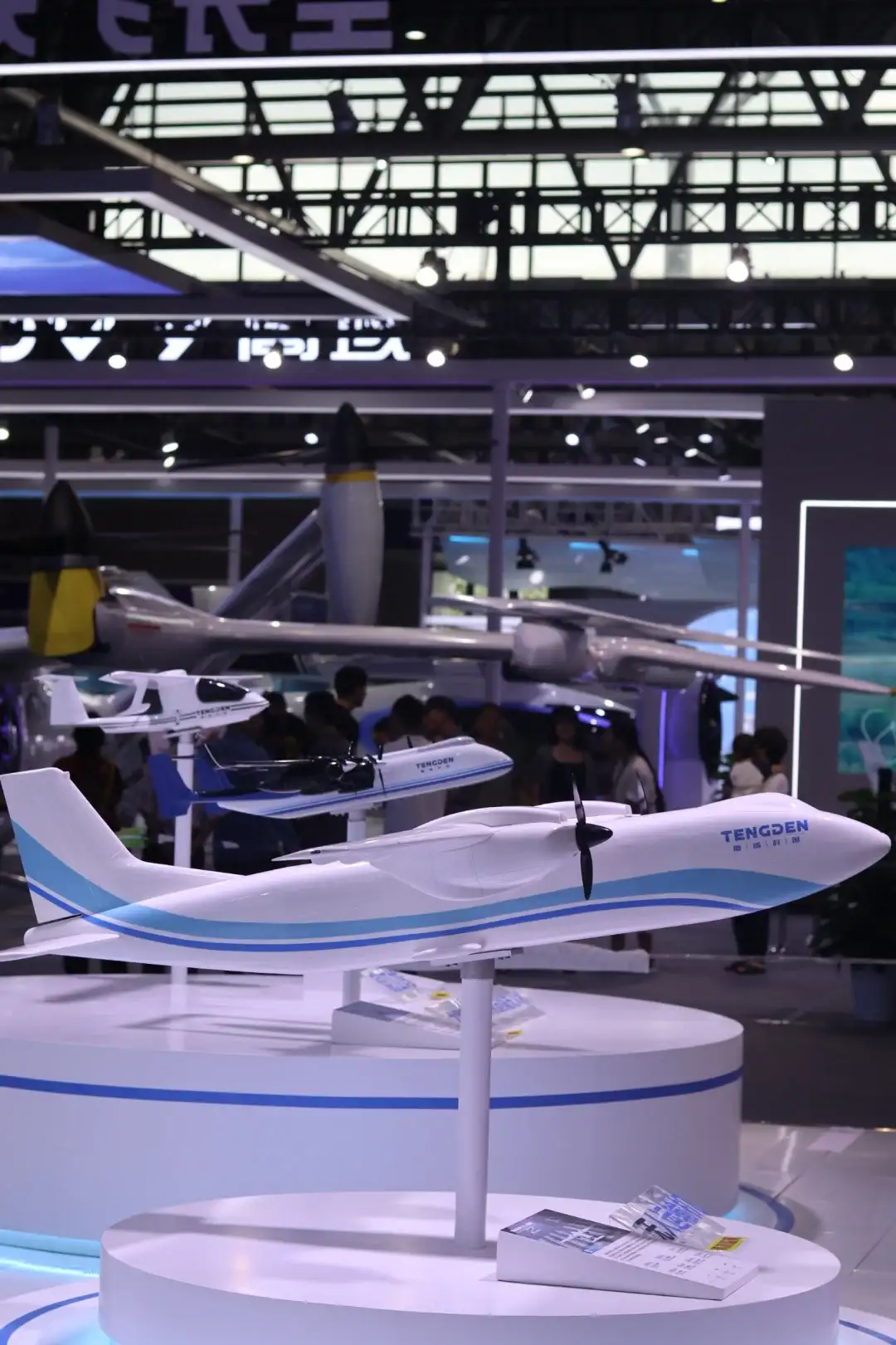 这个展会的机器人太可爱了！