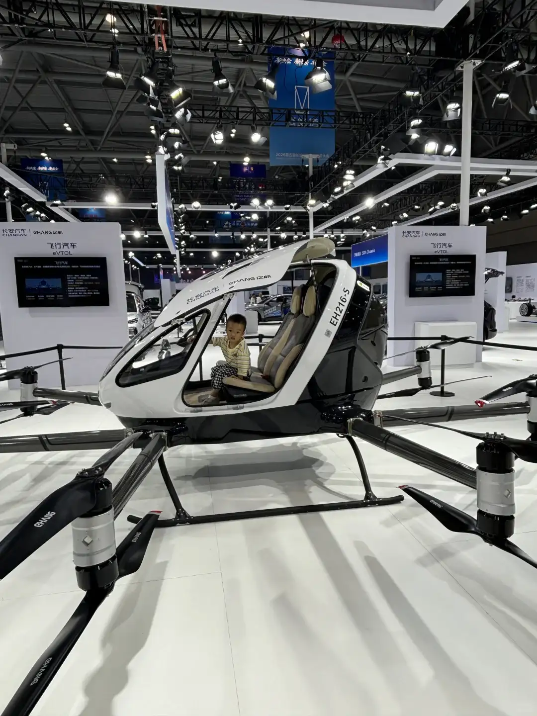 这个展会的机器人太可爱了！