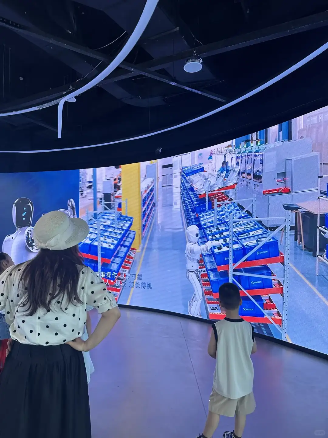 这个机器人场馆也太好玩辣太酷辣！