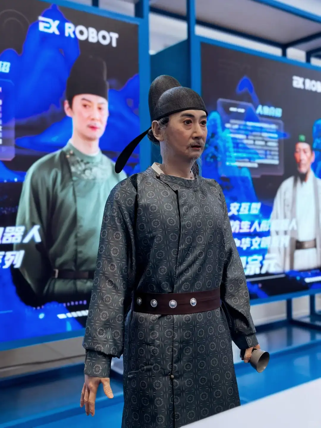 山西文博会科技与文化碰撞！握手宇树机器人