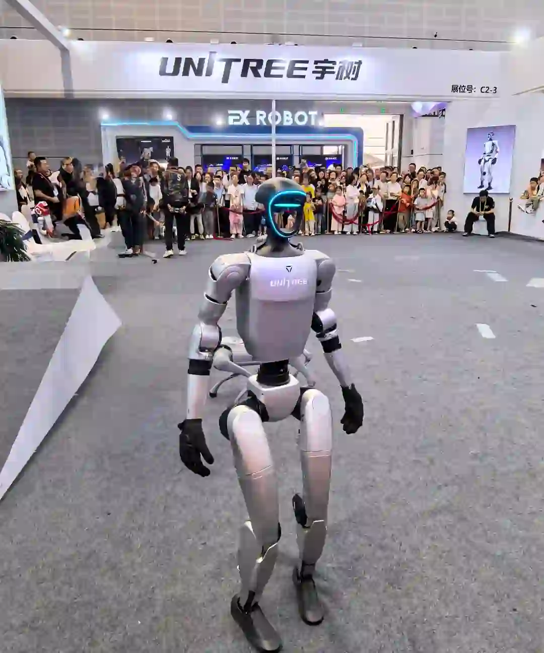 山西文博会科技与文化碰撞！握手宇树机器人