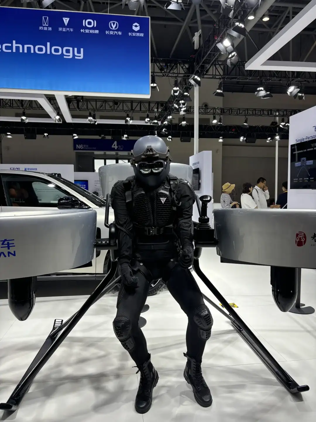 这个展会的机器人太可爱了！