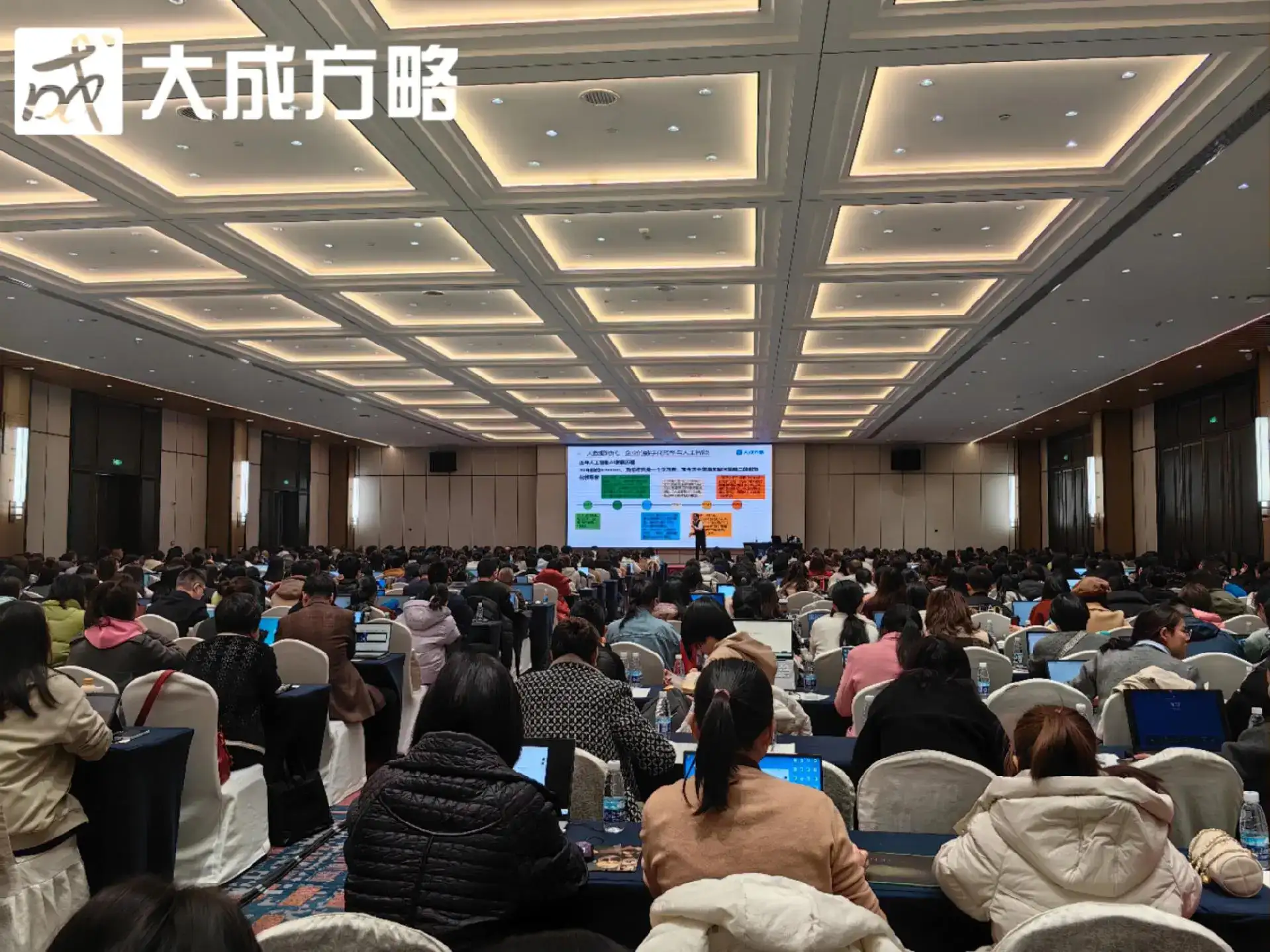  数据分析效率低？DeepSeek+Power BI组合拳拯救你！ 课程亮点： 智能搜索+精准分析：用DeepSeek秒级挖掘数据趋势，自然语言提问直接生成洞察，告别无效检索